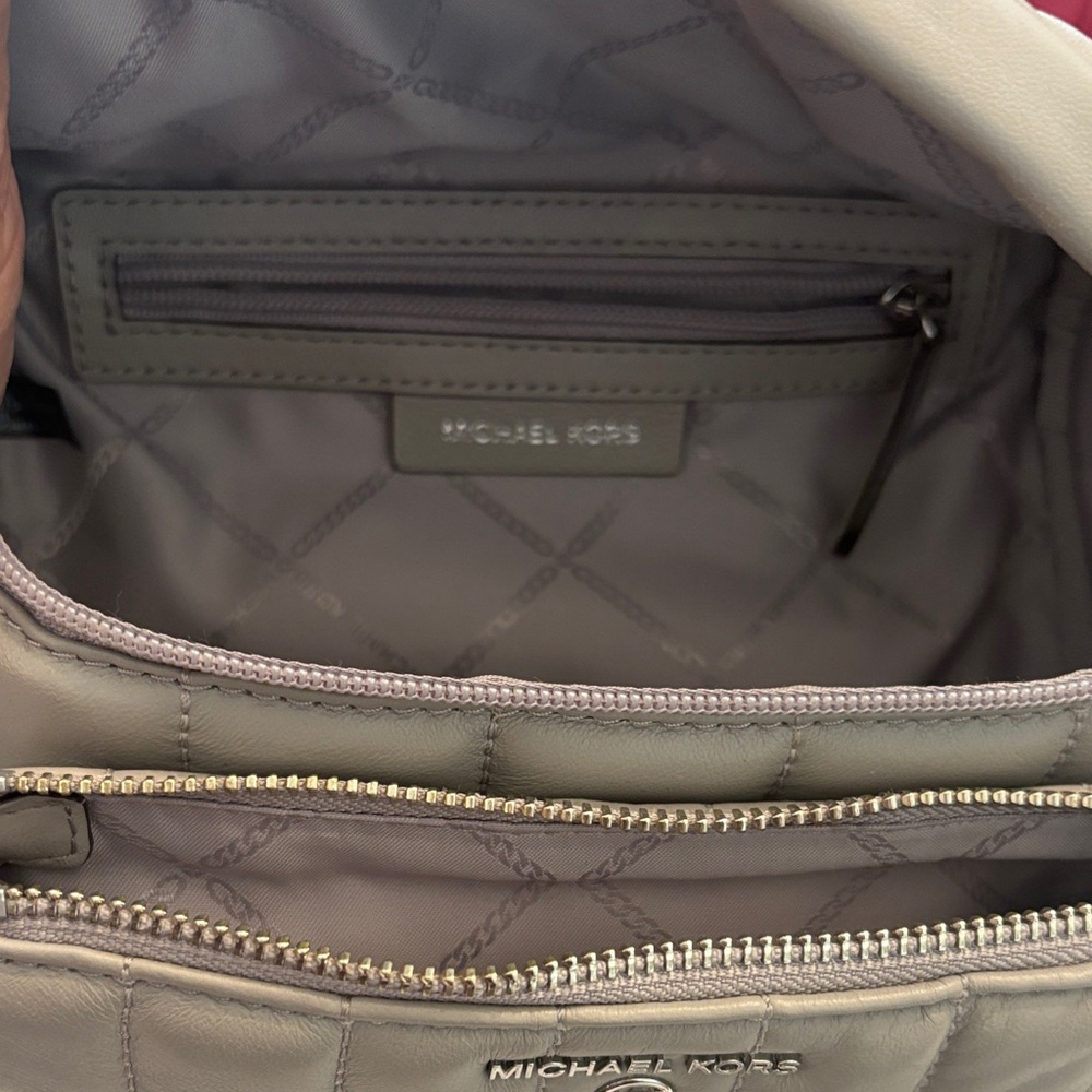 Michael Kors Silver Quilted Crossbody Bag - Picture 4 of 10
